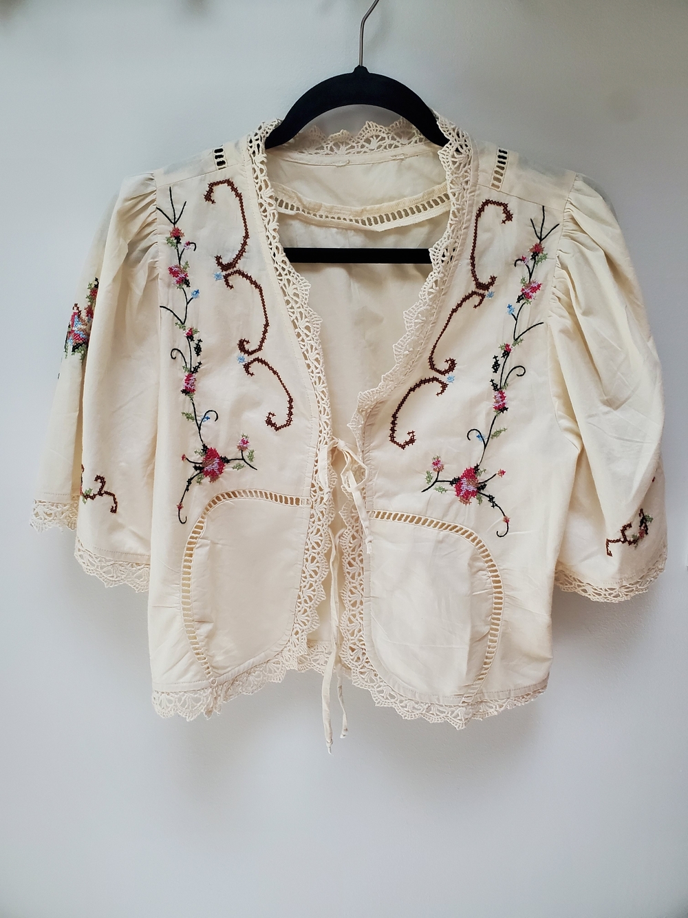 Cream Embroidered Lace-Trim Cropped Blouse